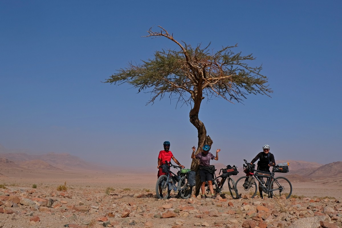 Tea in the Jordanian Desert – Cycling the Wadi Rum wadi-rum-in-bicicletta