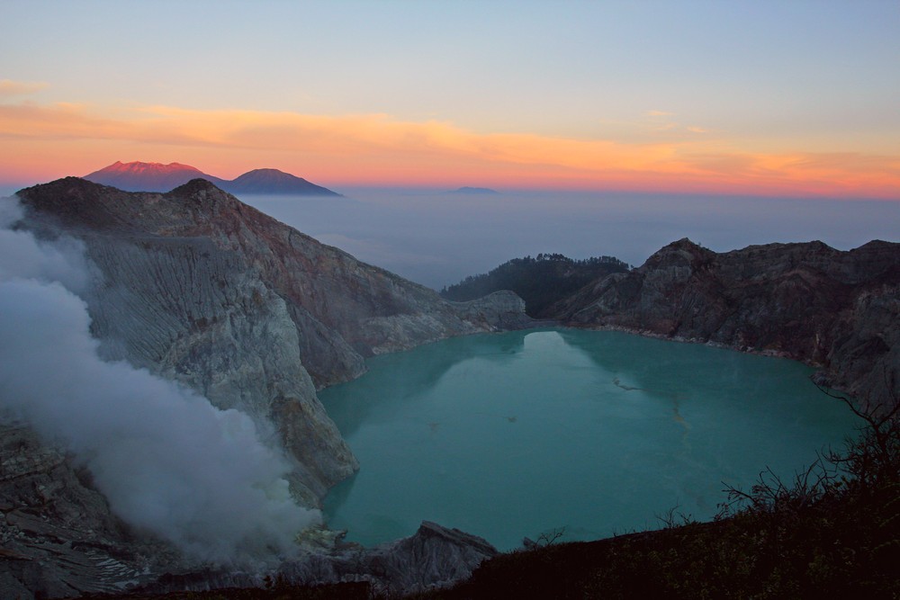 Sunset on the acid lake